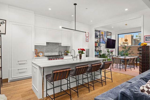 21 N May Street 405, Chicago, IL 60607