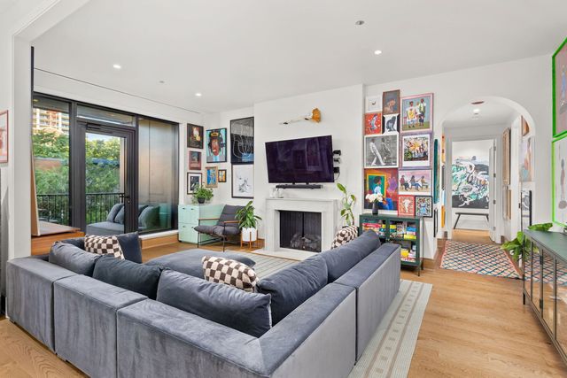 21 N May Street 405, Chicago, IL 60607