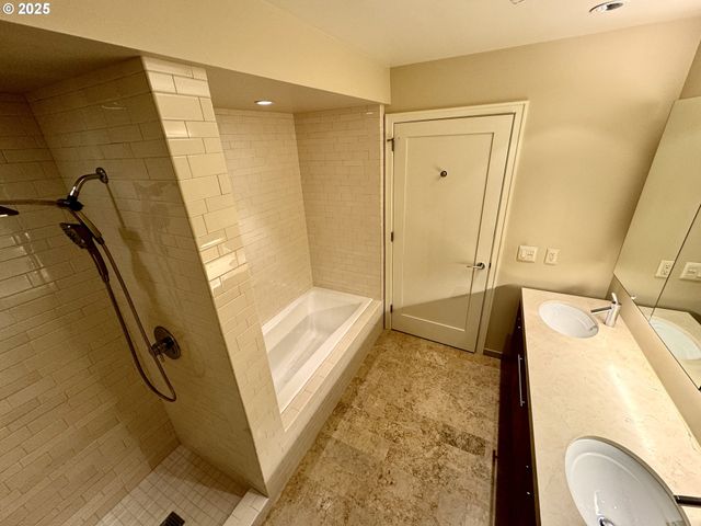 841 S GAINES St 333, Portland, OR 97239