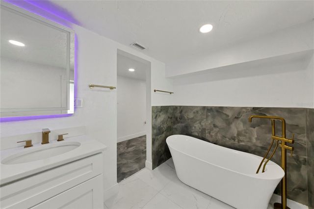 2839 OLYMPIC STREET, Sarasota, FL 34231