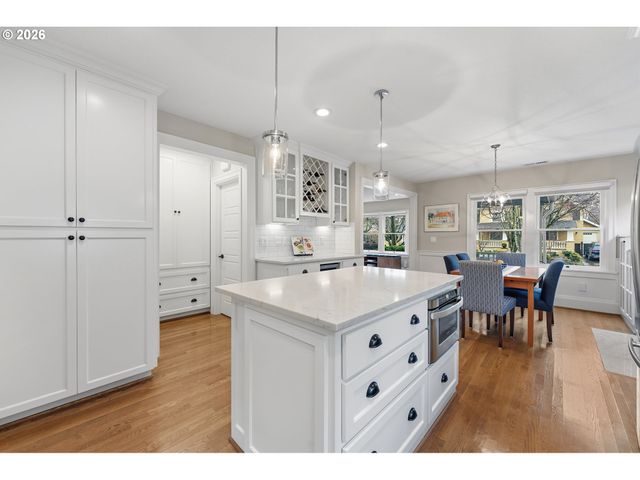 2722 Ne 9TH Ave, Portland, OR 97212