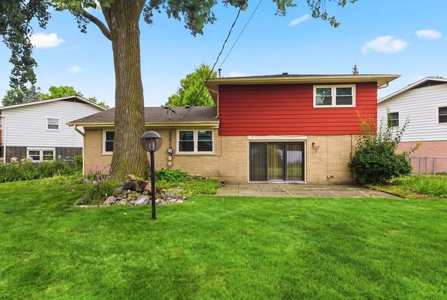333 Beau Drive, Des Plaines, IL 60016