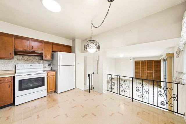 333 Beau Drive, Des Plaines, IL 60016