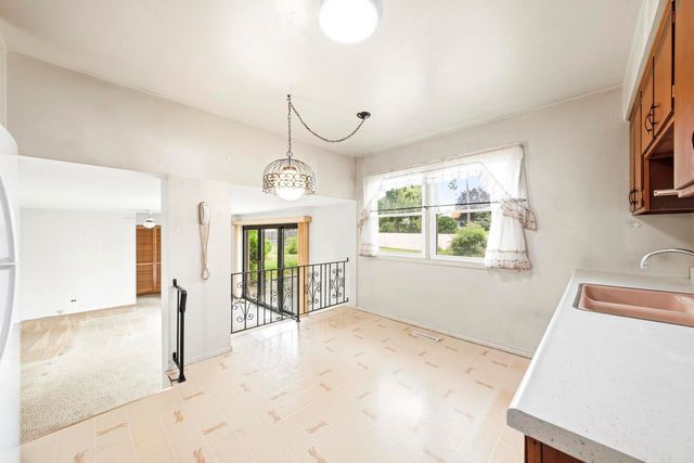 333 Beau Drive, Des Plaines, IL 60016