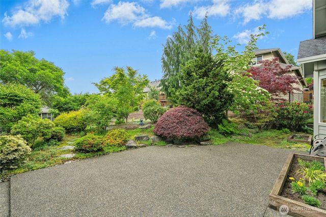13443 Mahonia Place NE, Redmond, WA 98053