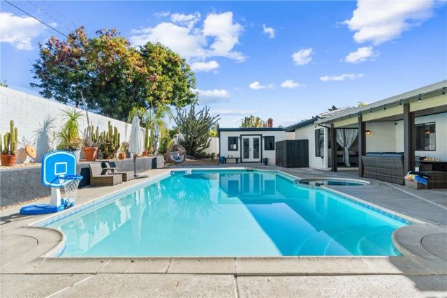 207 E Blue Mountain, Claremont, CA 91711