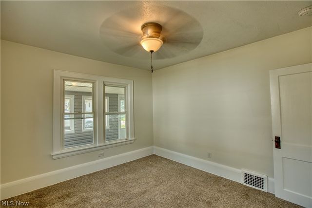 293 E Cassell Avenue, Barberton, OH 44203
