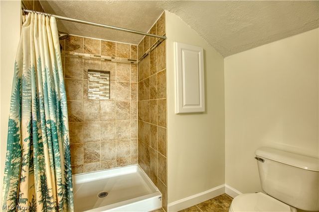 293 E Cassell Avenue, Barberton, OH 44203