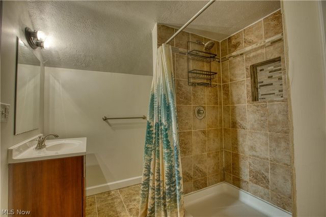 293 E Cassell Avenue, Barberton, OH 44203