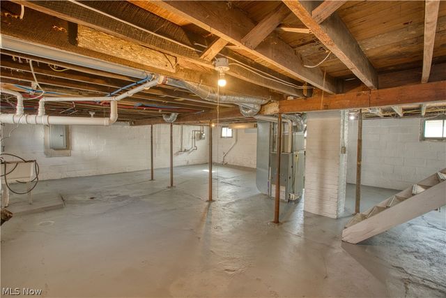 293 E Cassell Avenue, Barberton, OH 44203