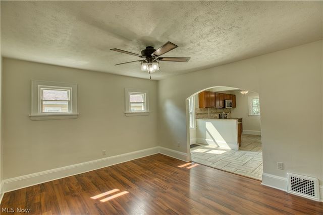 293 E Cassell Avenue, Barberton, OH 44203