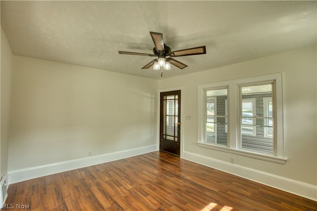 293 E Cassell Avenue, Barberton, OH 44203