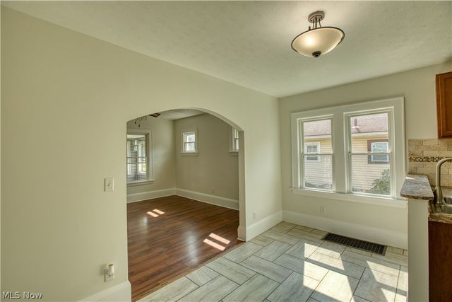293 E Cassell Avenue, Barberton, OH 44203