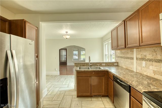 293 E Cassell Avenue, Barberton, OH 44203