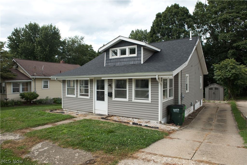 293 E Cassell Avenue, Barberton, OH 44203