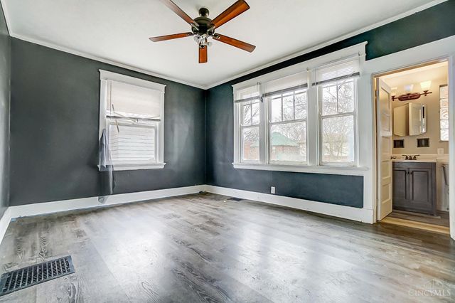 2945 Mignon Avenue, Cincinnati, OH 45211
