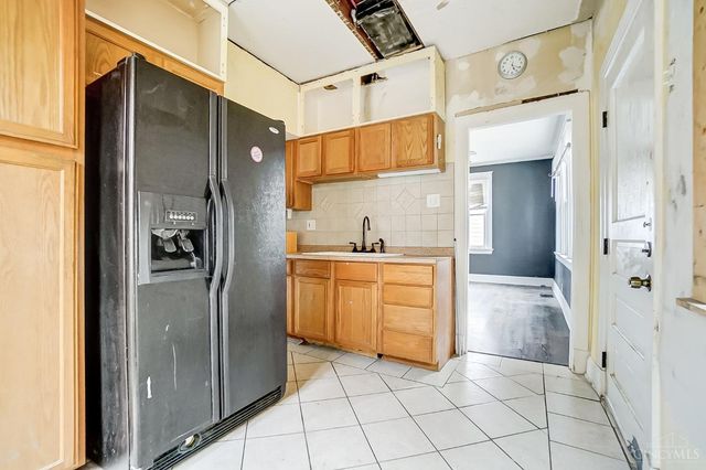 2945 Mignon Avenue, Cincinnati, OH 45211