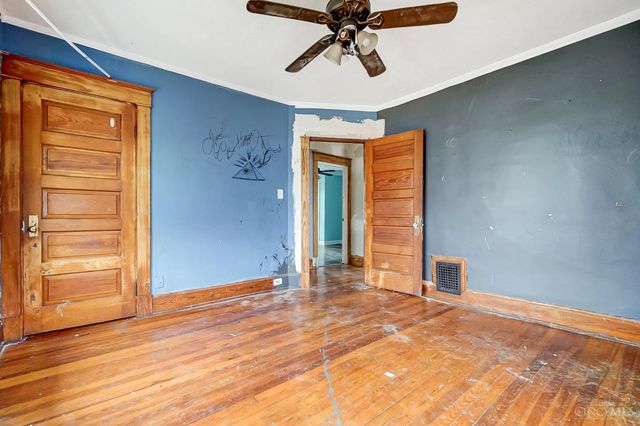 2945 Mignon Avenue, Cincinnati, OH 45211
