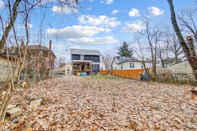 2945 Mignon Avenue, Cincinnati, OH 45211