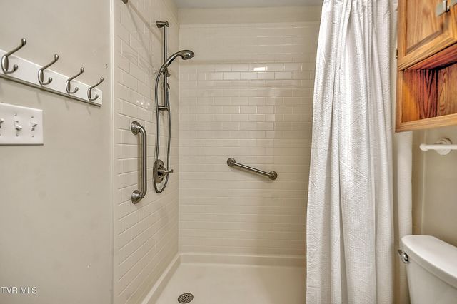 2425 East Lakeview Drive, 1, Johnson City, TN 37601