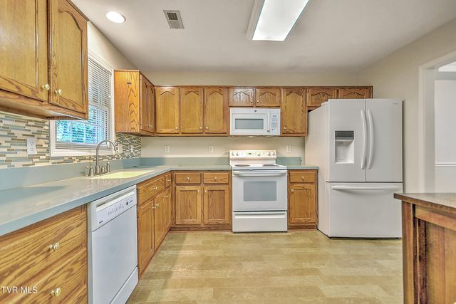 2425 East Lakeview Drive, 1, Johnson City, TN 37601