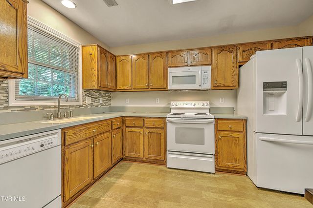 2425 East Lakeview Drive, 1, Johnson City, TN 37601
