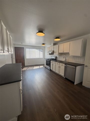 7139 S Tyler Street Ct, Tacoma, WA 98409