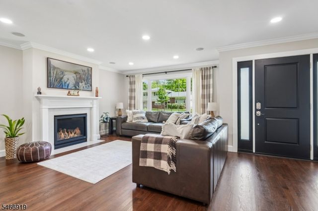 25 Ascot Way, Summit City, NJ 07901
