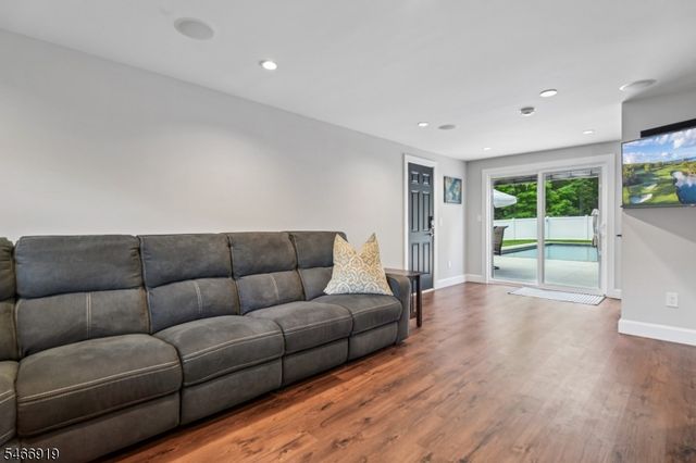 25 Ascot Way, Summit City, NJ 07901