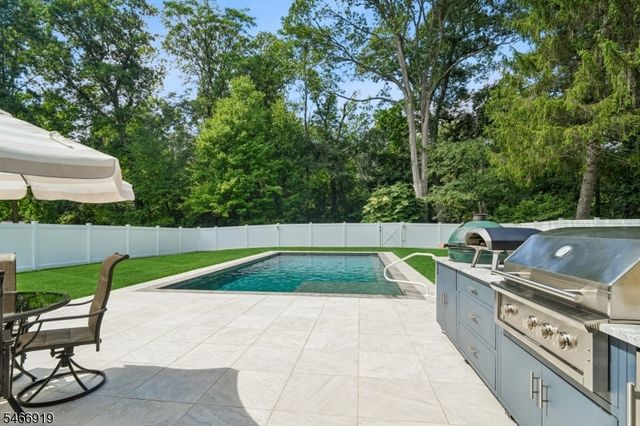 25 Ascot Way, Summit City, NJ 07901