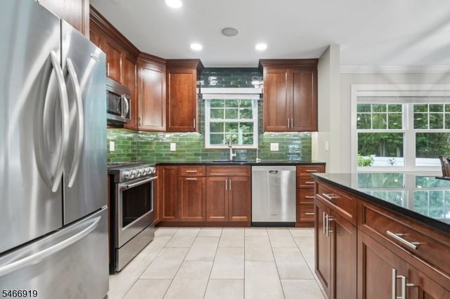 25 Ascot Way, Summit City, NJ 07901