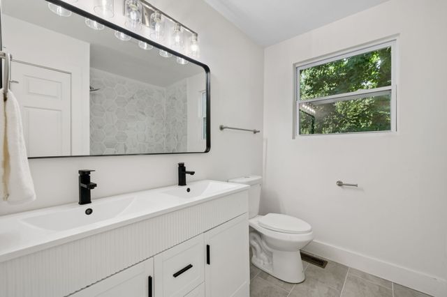 1016 Rustic Hills Dr, Ashland City, TN 37015