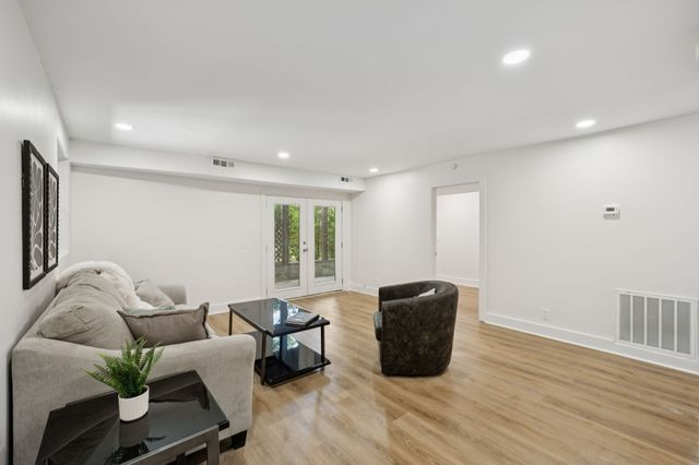 1016 Rustic Hills Dr, Ashland City, TN 37015