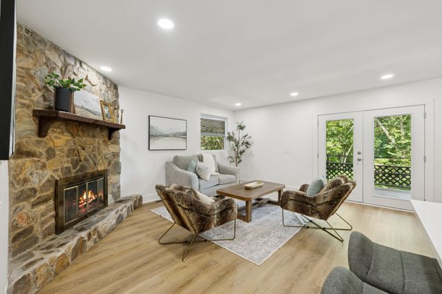 1016 Rustic Hills Dr, Ashland City, TN 37015