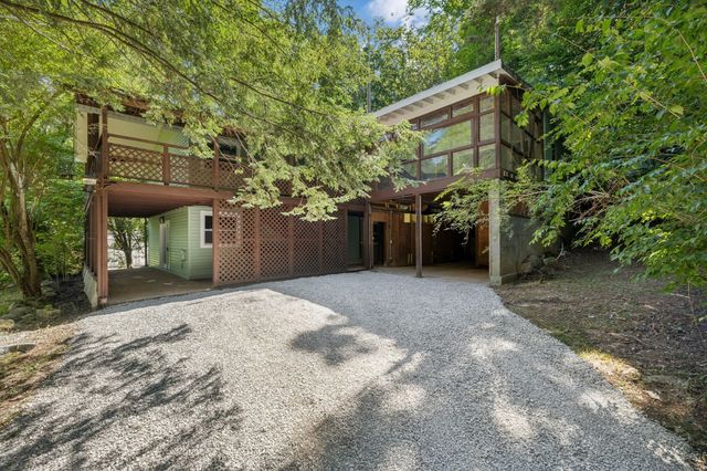 1016 Rustic Hills Dr, Ashland City, TN 37015