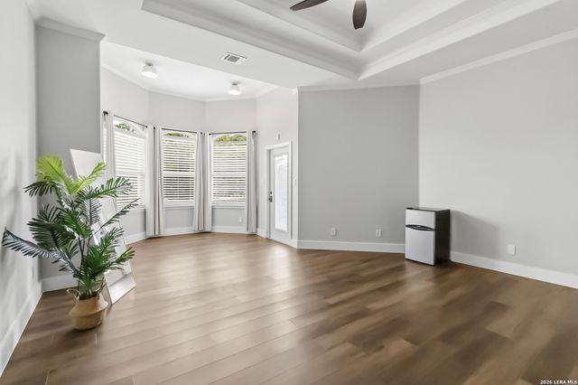 318 Berry Oaks Dr, Bulverde, TX 78163