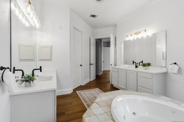 318 Berry Oaks Dr, Bulverde, TX 78163