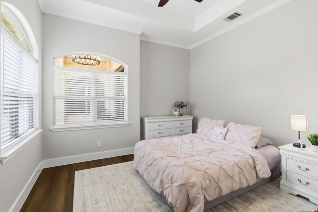 318 Berry Oaks Dr, Bulverde, TX 78163