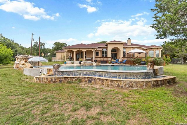 318 Berry Oaks Dr, Bulverde, TX 78163