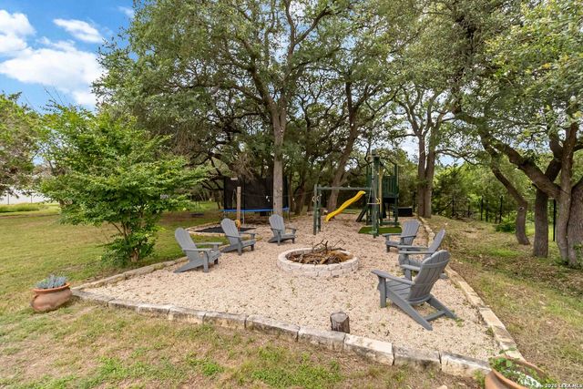 318 Berry Oaks Dr, Bulverde, TX 78163