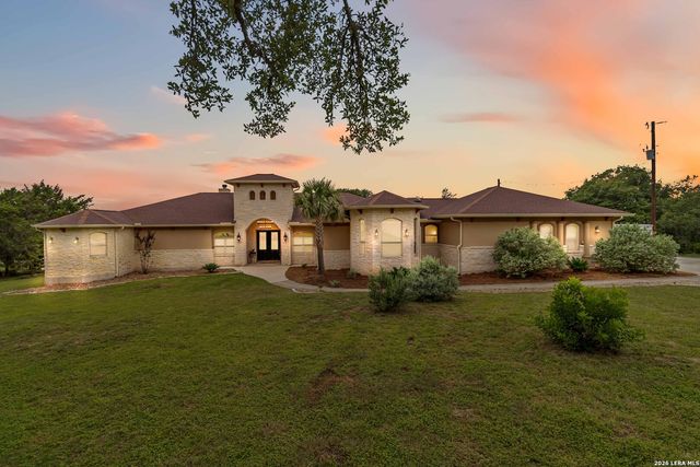318 Berry Oaks Dr, Bulverde, TX 78163