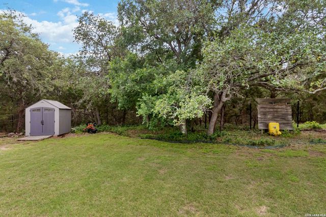 318 Berry Oaks Dr, Bulverde, TX 78163