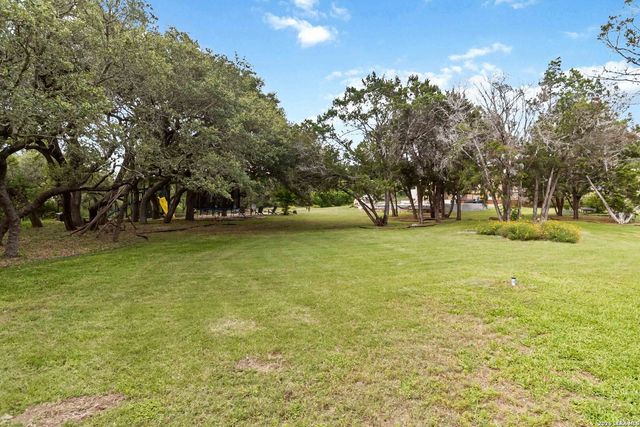 318 Berry Oaks Dr, Bulverde, TX 78163