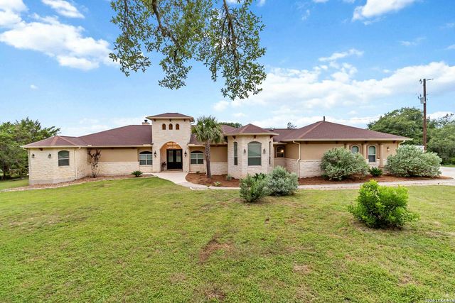 318 Berry Oaks Dr, Bulverde, TX 78163