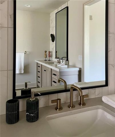 10504 S Highland Lane, Olathe, KS 66061