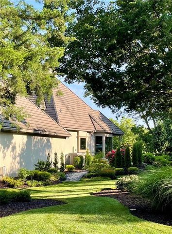 10504 S Highland Lane, Olathe, KS 66061