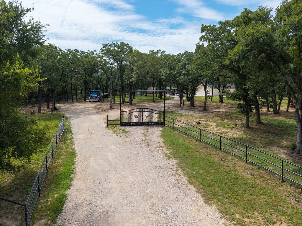 1107 Bays Road, Axtell, TX 76624