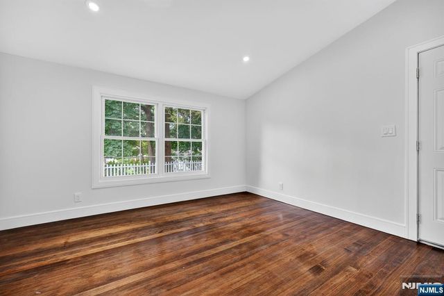 179 Huguenot Drive, New Milford, NJ 07646