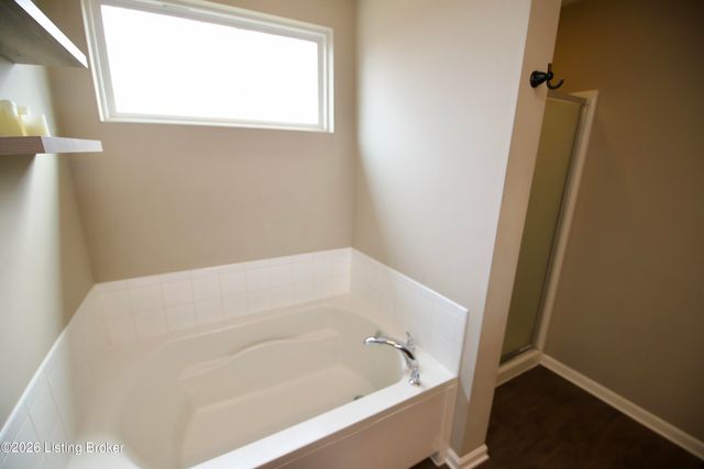 12079 Parkview Trace Dr, Louisville, KY 40229