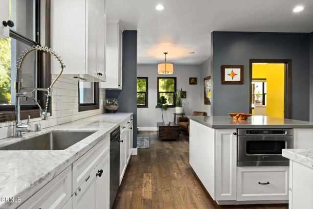 1052 New York Drive, Altadena, CA 91001